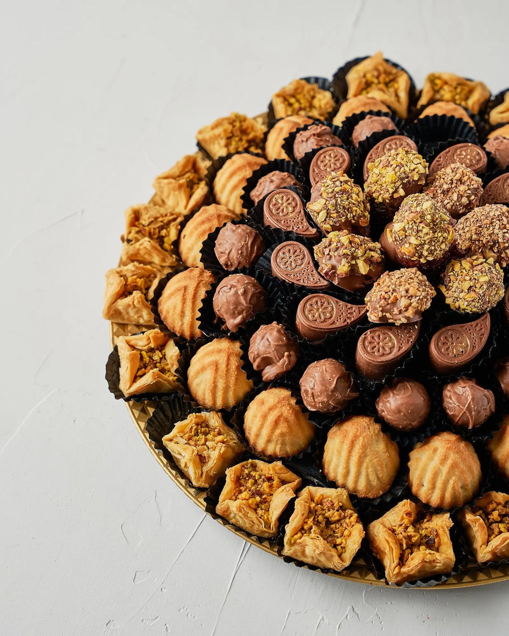 baklawa-mamoul-and-dates-assorted-arrangement-dubai