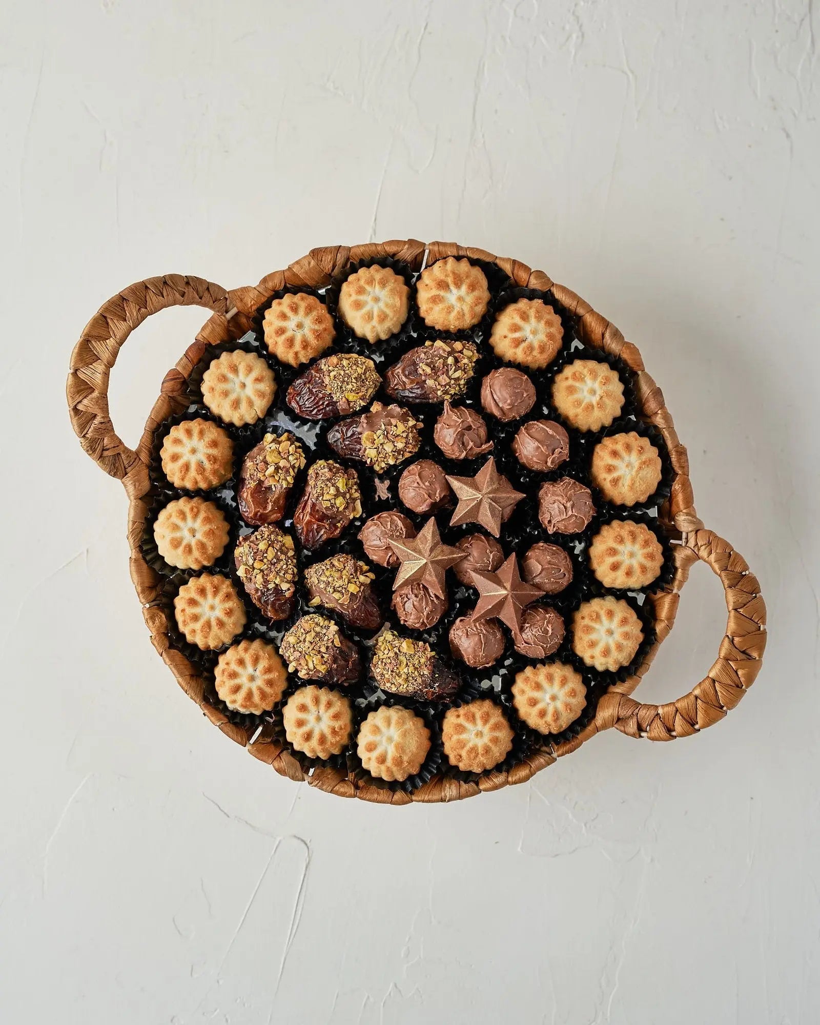 mamoul-and-dates-and-truffles-arrangement-dubai