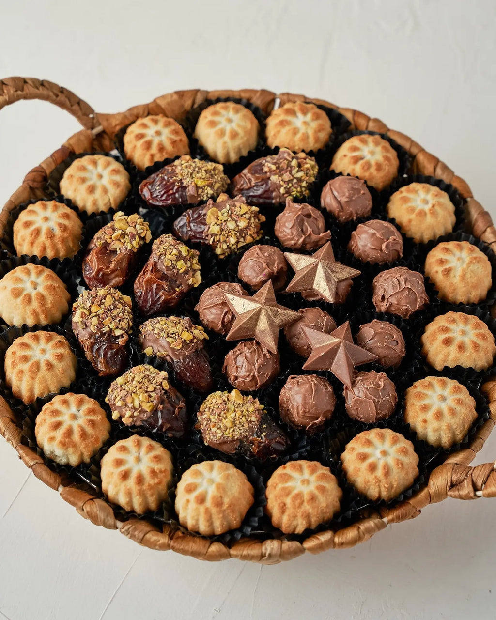 mamoul-and-dates-and-truffles-arrangement-dubai