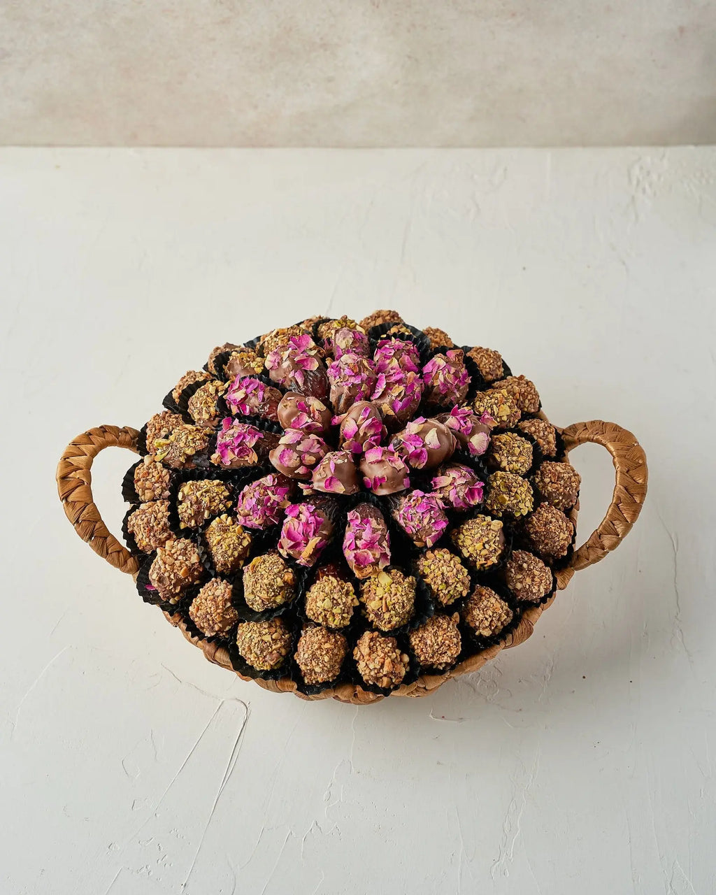 assorted-dates-hamper-dubai