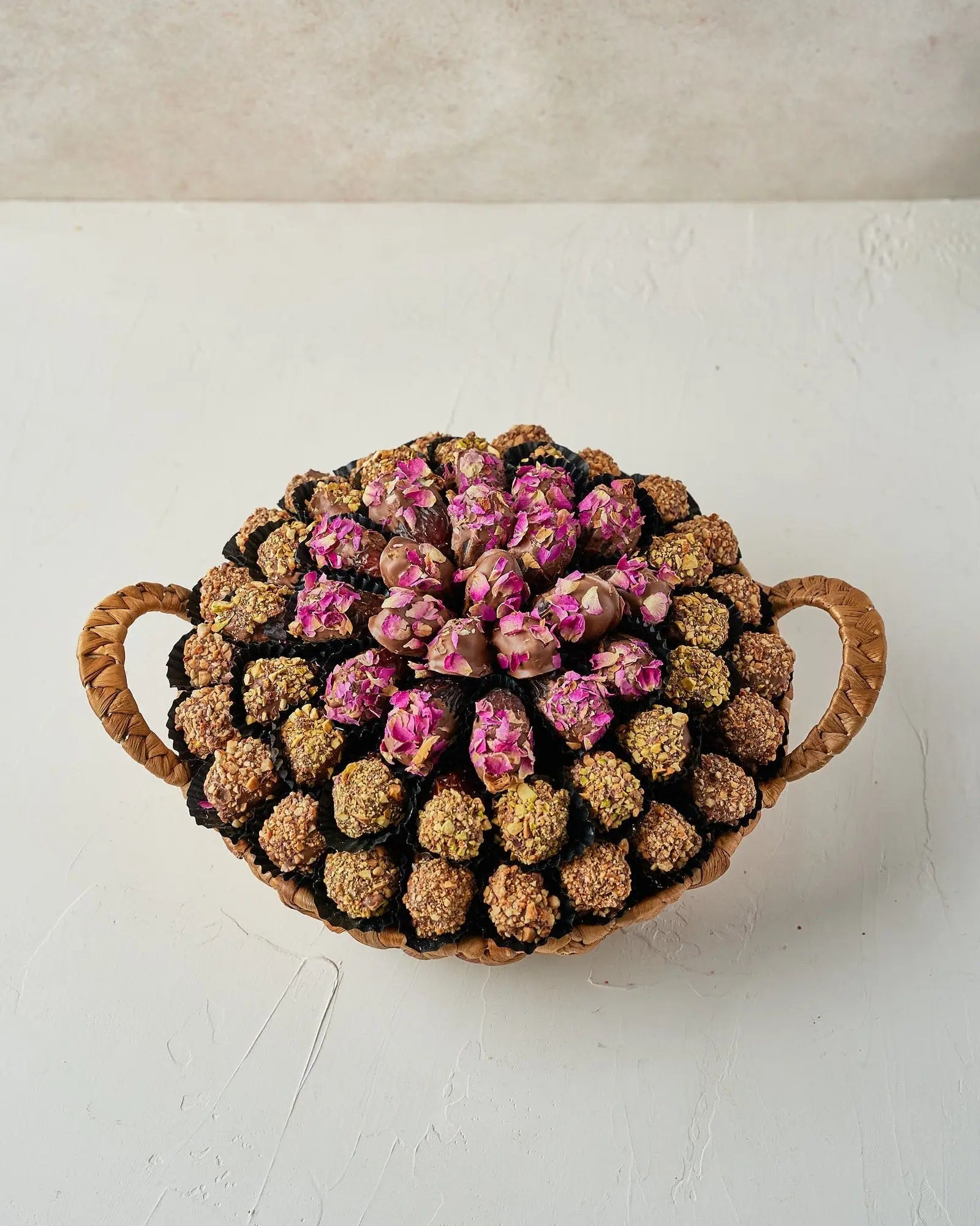 assorted-dates-hamper-dubai