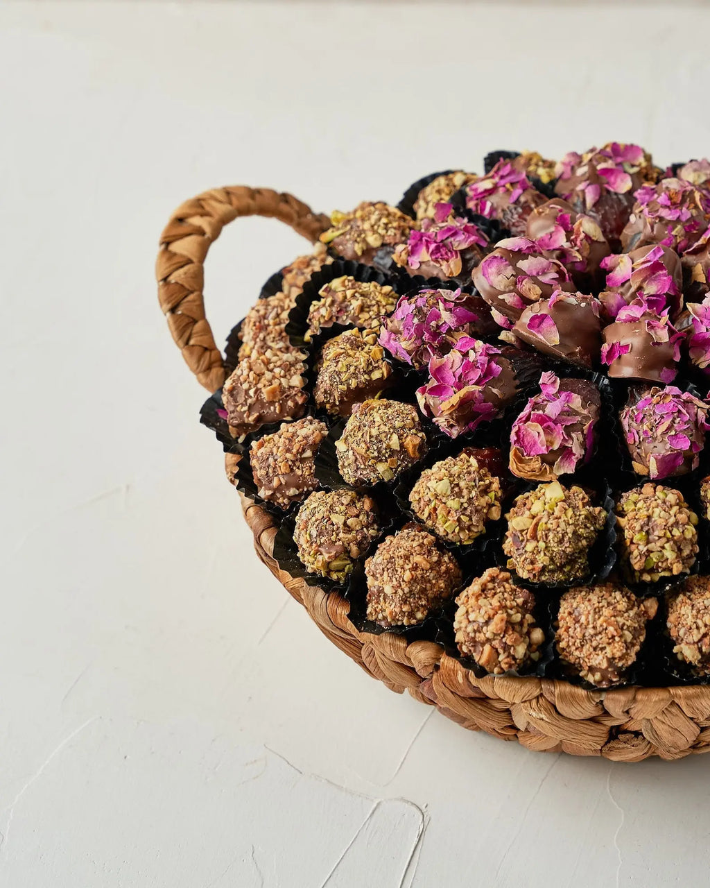 assorted-dates-hamper-dubai