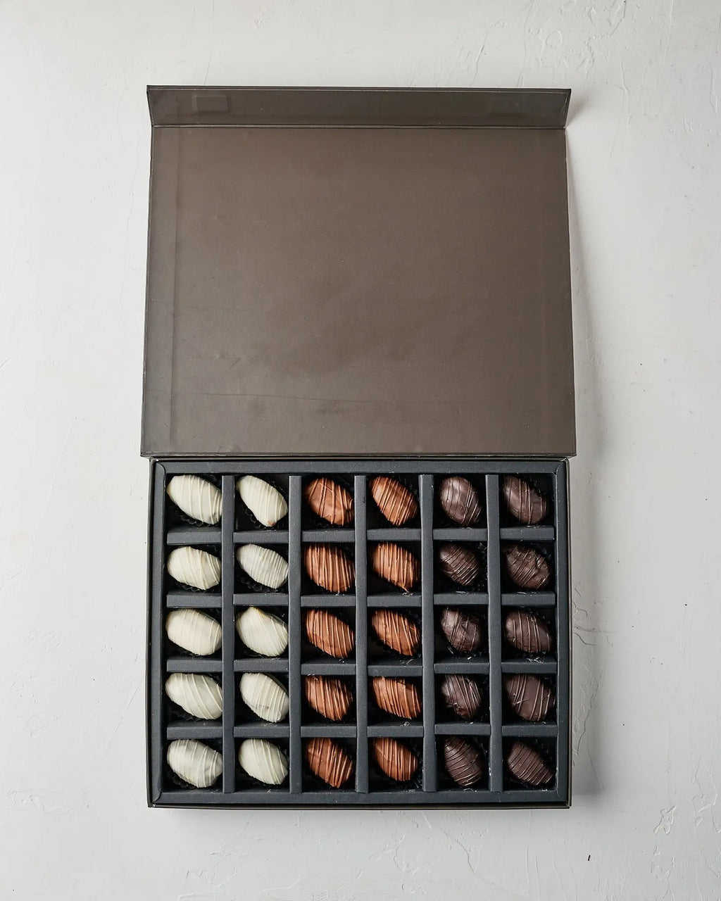 30pcs-chocolate-covered-dates-dubai