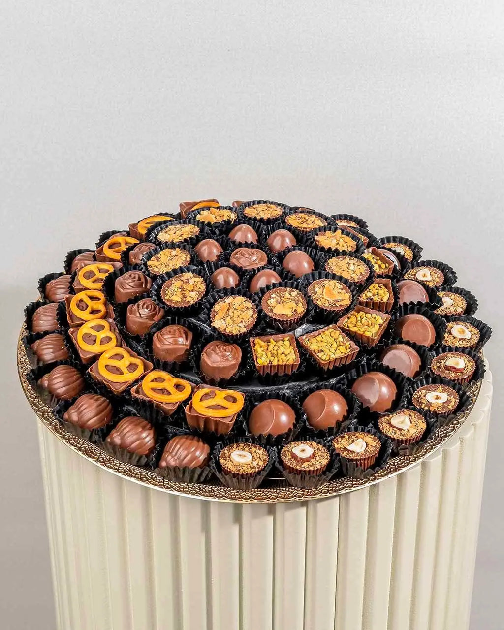 78-assorted-chocolates-arrangement-dubai