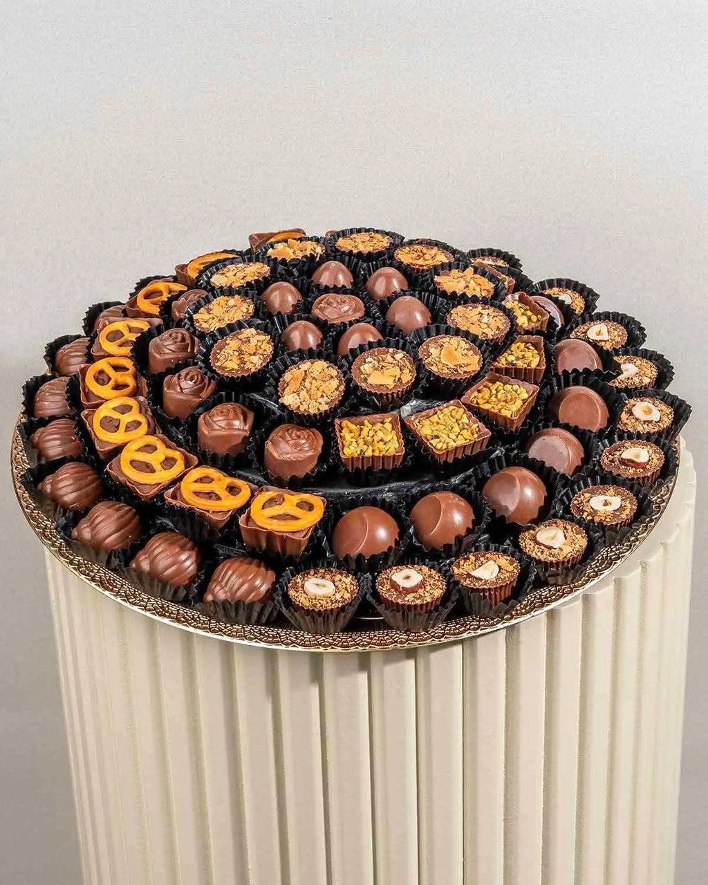 78-assorted-chocolates-arrangement-dubai