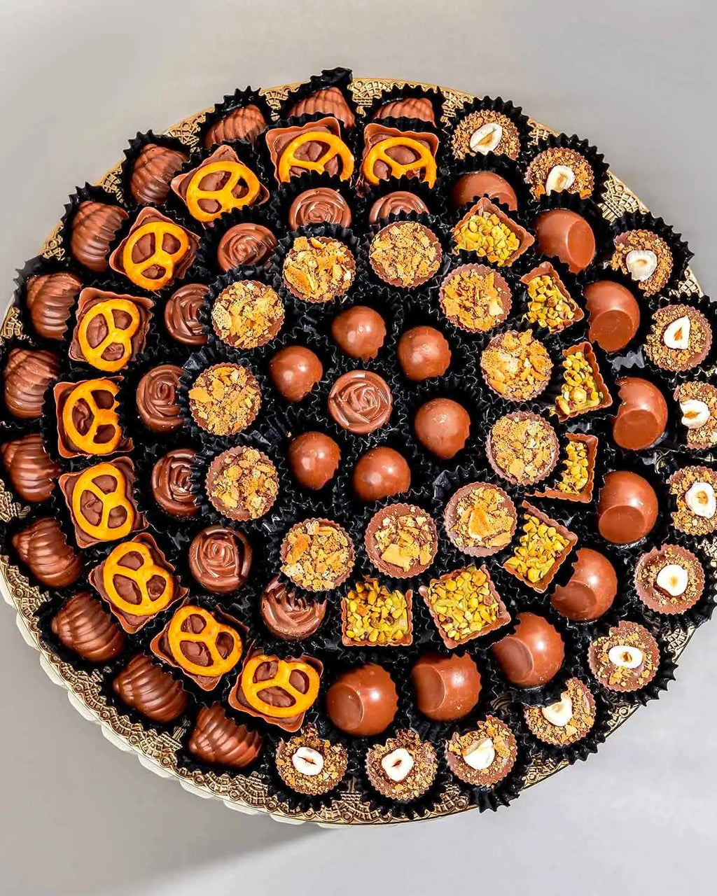 78-assorted-chocolates-arrangement-dubai