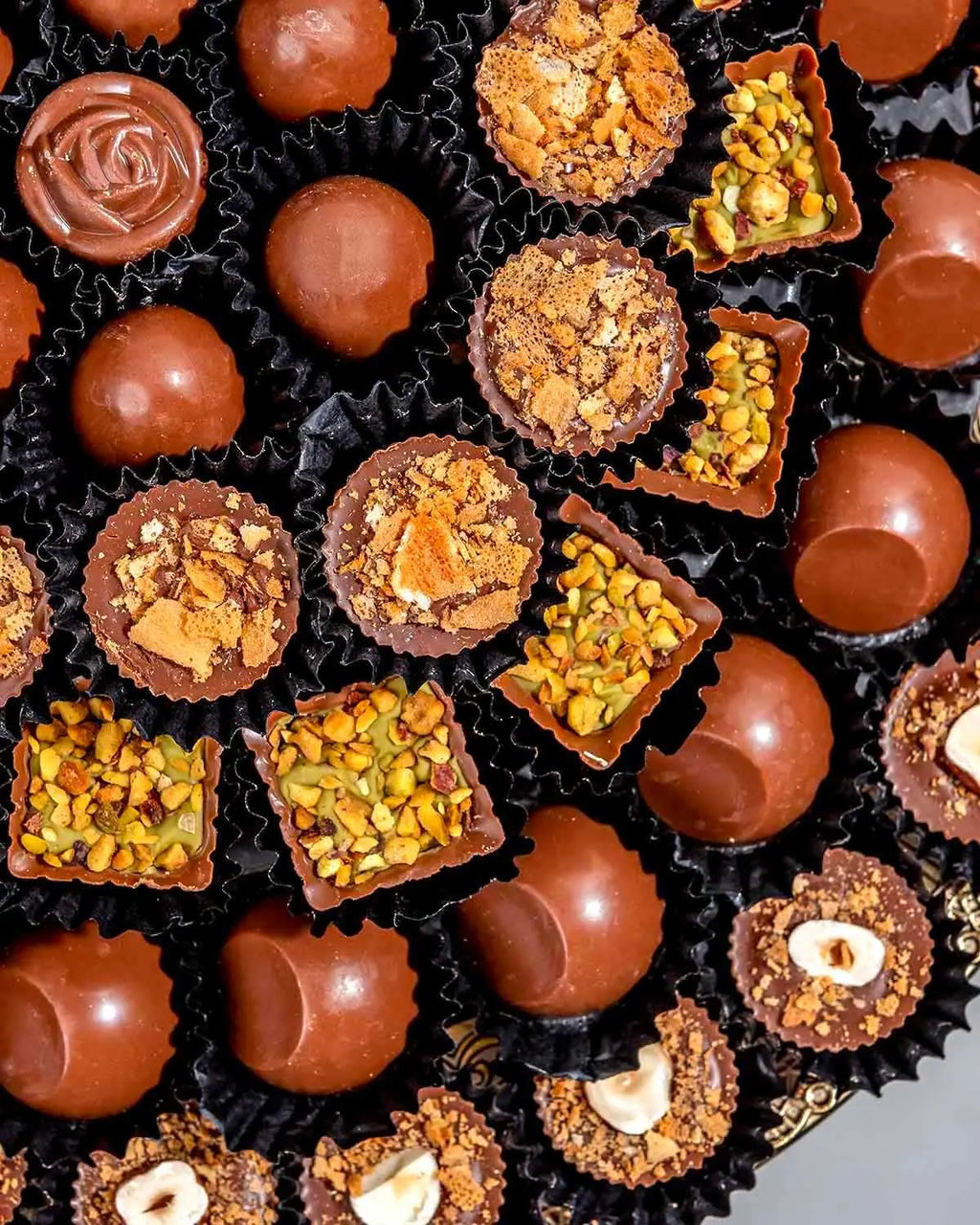78-assorted-chocolates-arrangement-dubai