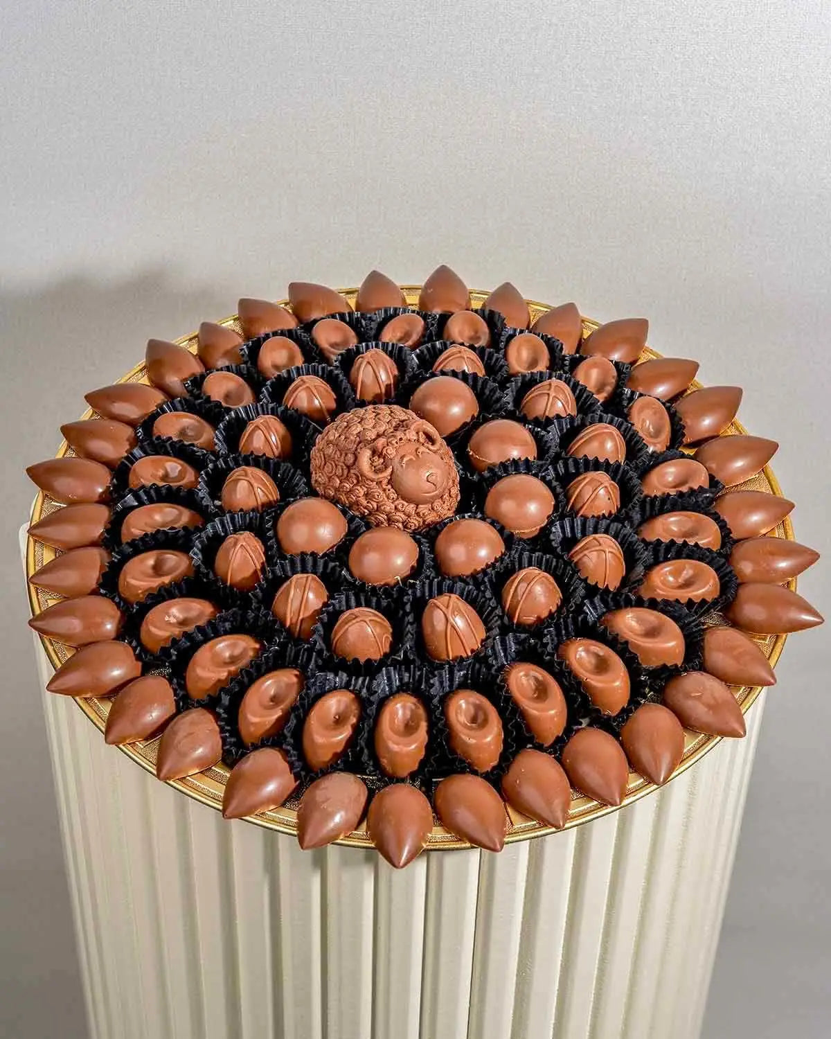 77-assorted-milk-chocolates-eid-al-adha-gift-tray-dubai