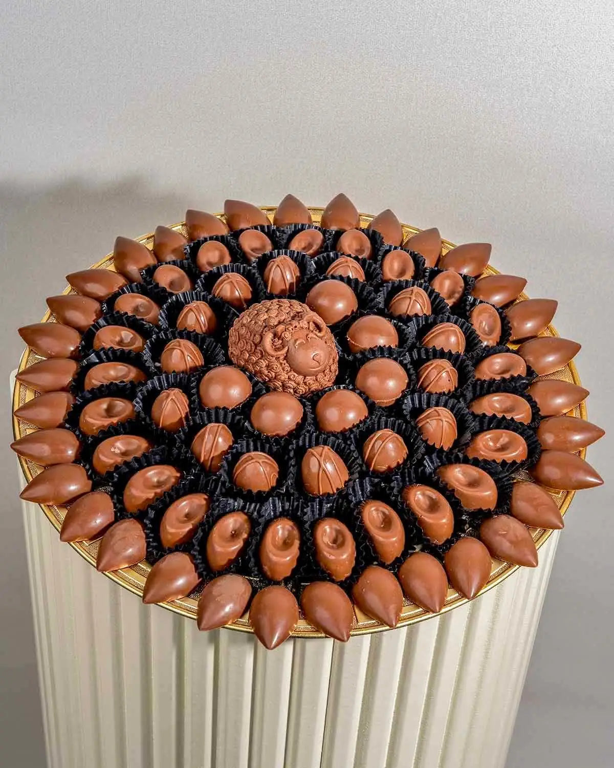 77-assorted-milk-chocolates-eid-al-adha-gift-tray-dubai