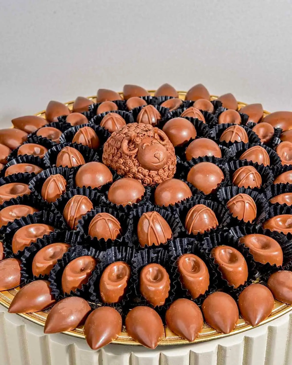 77-assorted-milk-chocolates-eid-al-adha-gift-tray-dubai