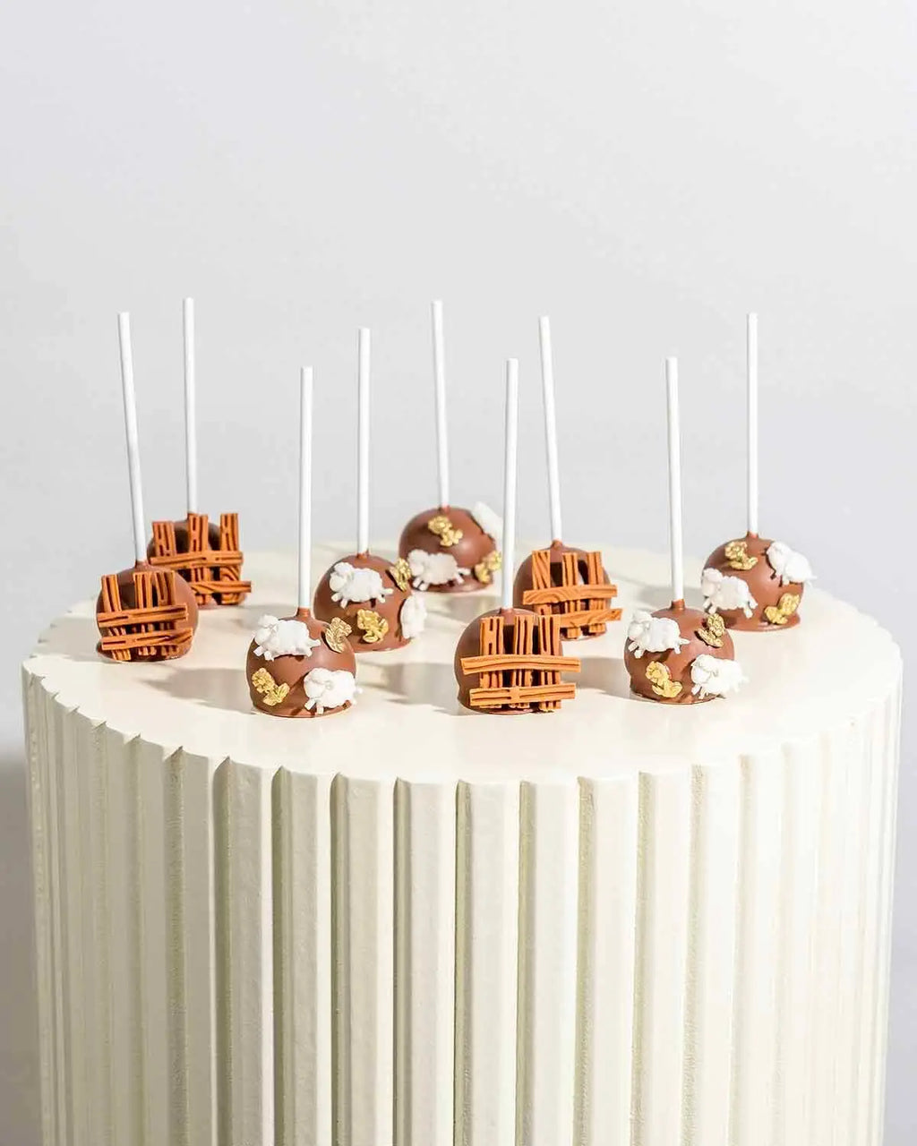 milk-chocolate-eid-cake-pops-dubai