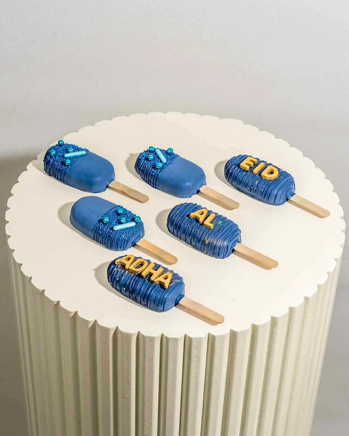 designer-blue-cakesicles-dubai