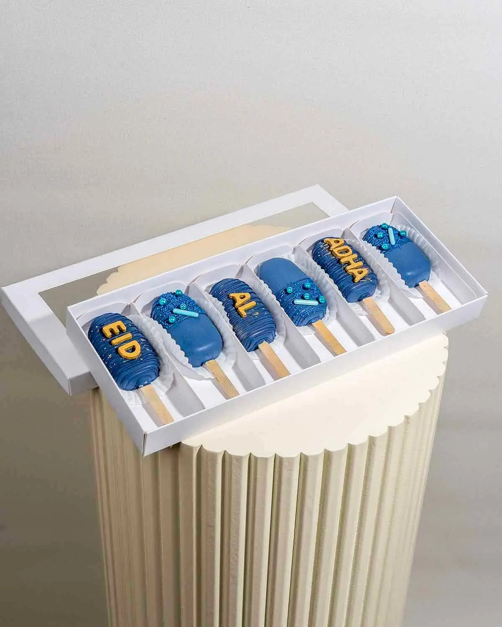 designer-blue-cakesicles-dubai