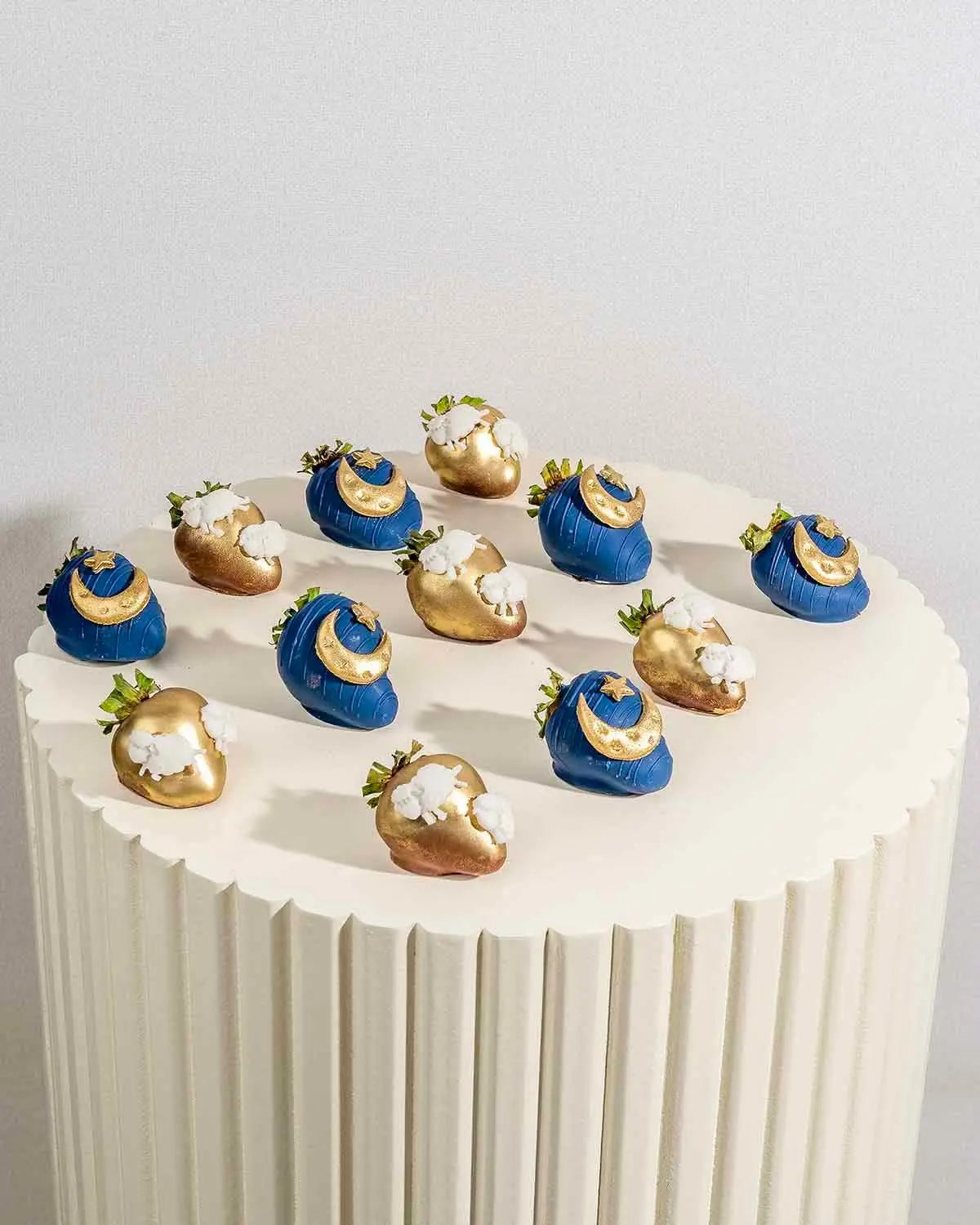 blue-and-golden-eid-strawberries-dubai