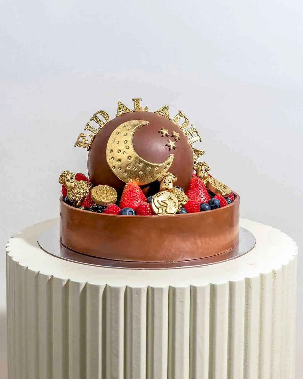 eid-chocolate-cake-with-fresh-fruits-dubai