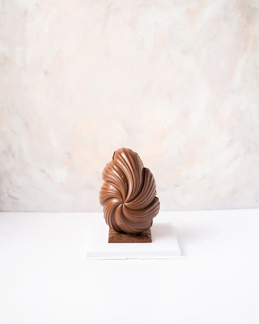 designer-milk-chocolate-egg-dubai