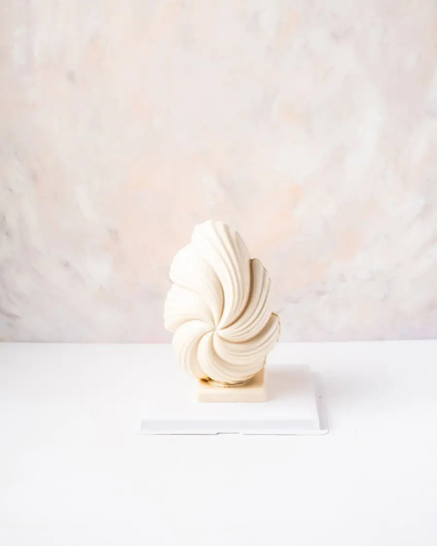 designer-milk-chocolate-egg-dubai