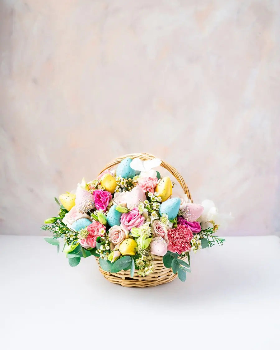 flowers-and-strawberries-basket-arrangement-dubai
