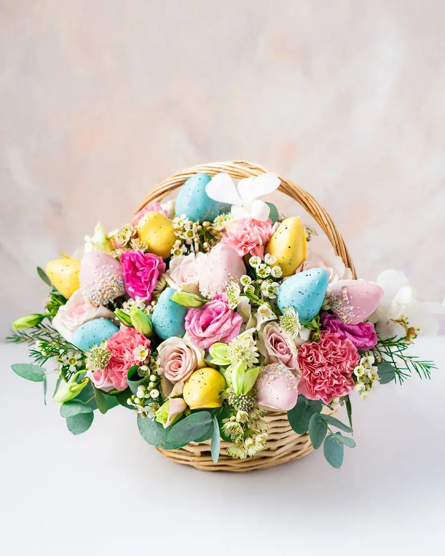 flowers-and-strawberries-basket-arrangement-dubai