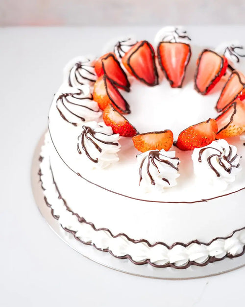 1kg-cartoon-cake-with-strawberries-dubai