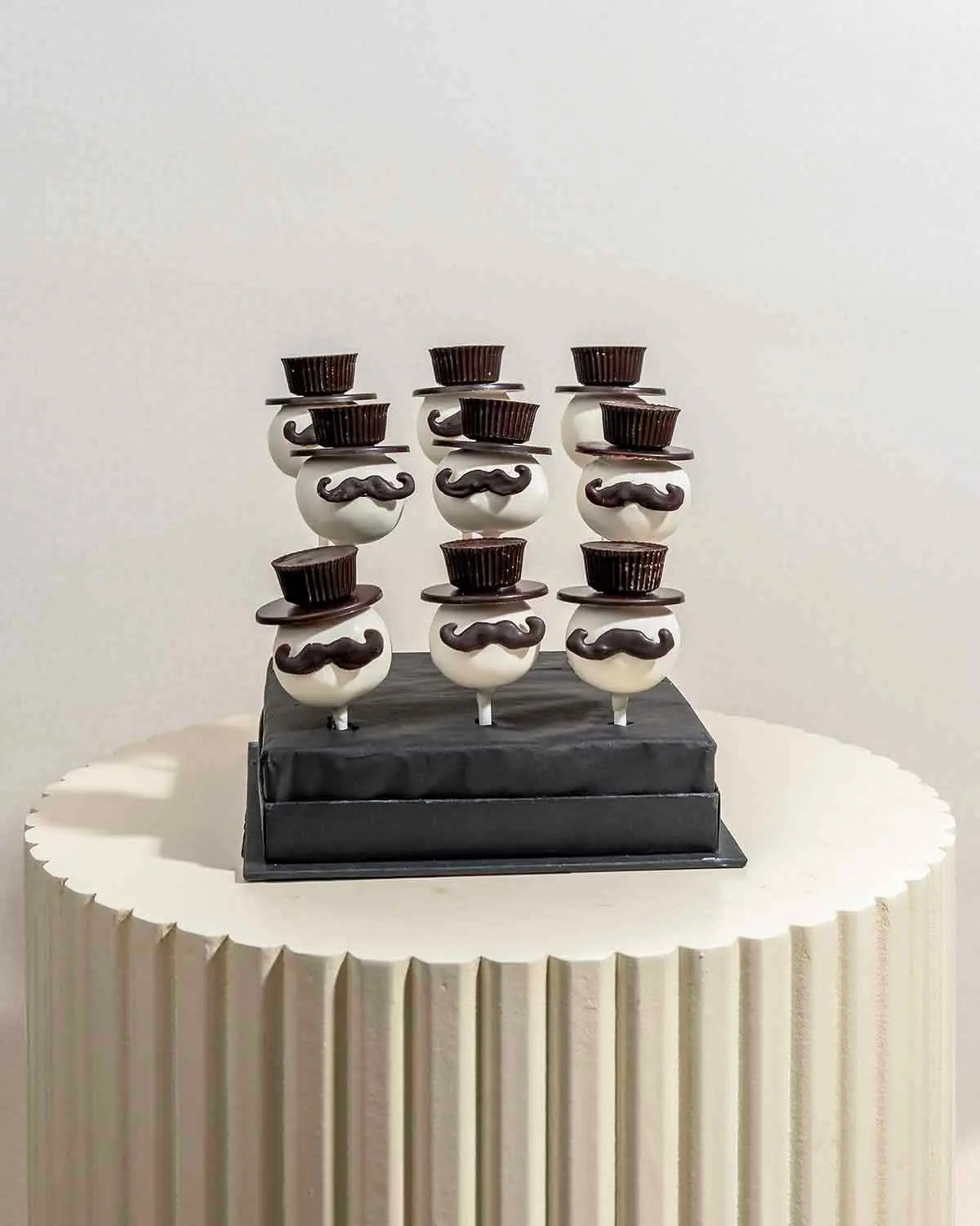 cake-pops-with-moustache-and-hat-dubai