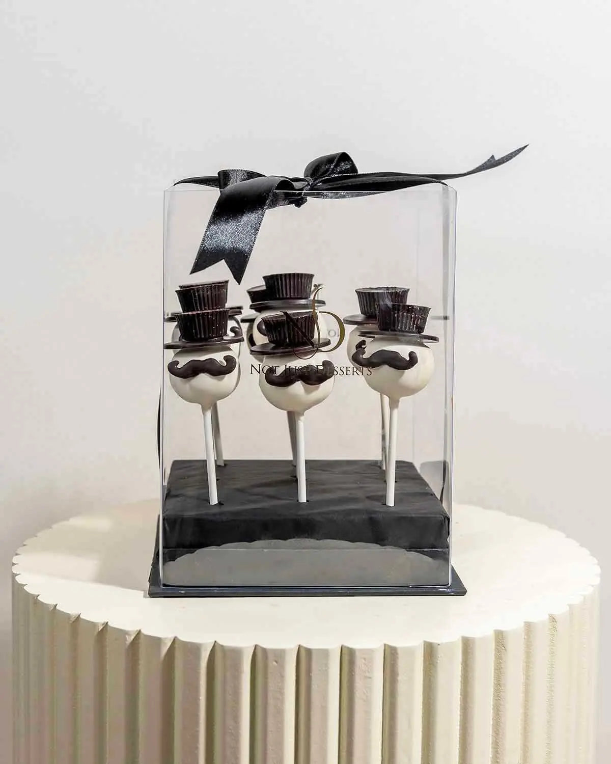 cake-pops-with-moustache-and-hat-dubai