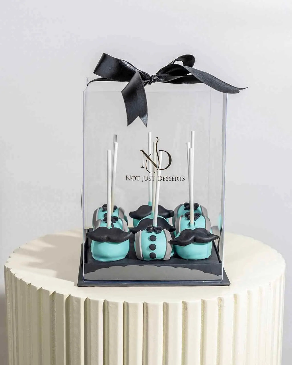 cake-pops-with-moustache-dubai