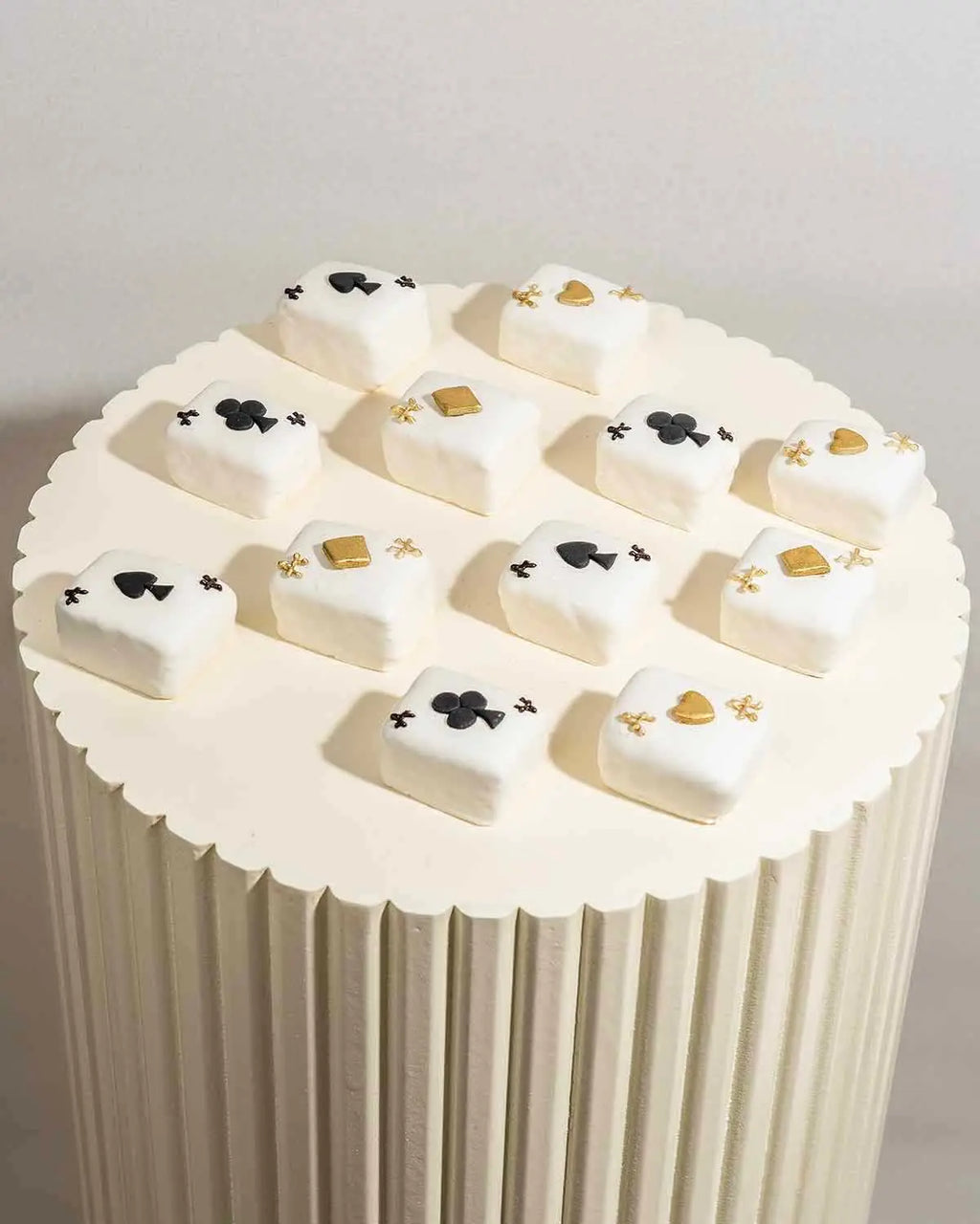 poker-theme-cake-bites-dubai