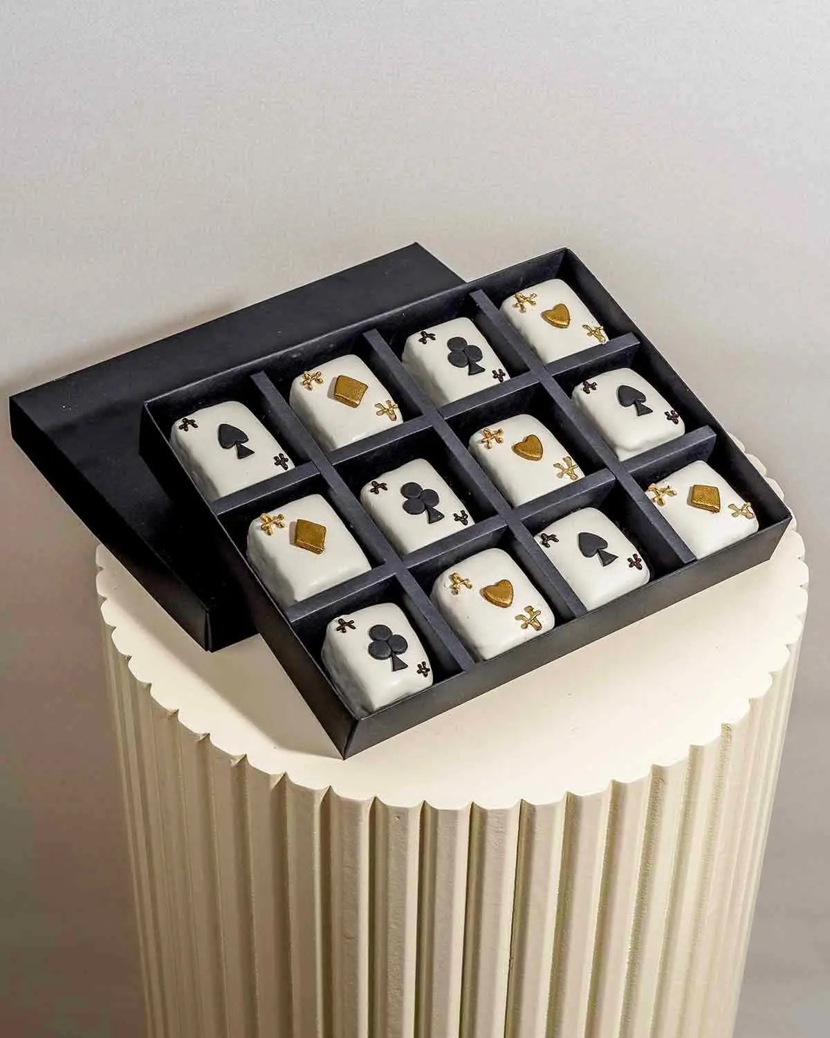 poker-theme-cake-bites-dubai