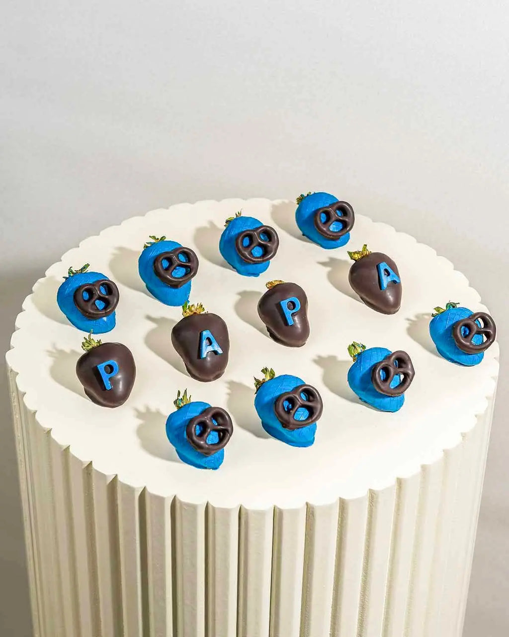 fathers-day-12-chocolate-strawberries-dubai