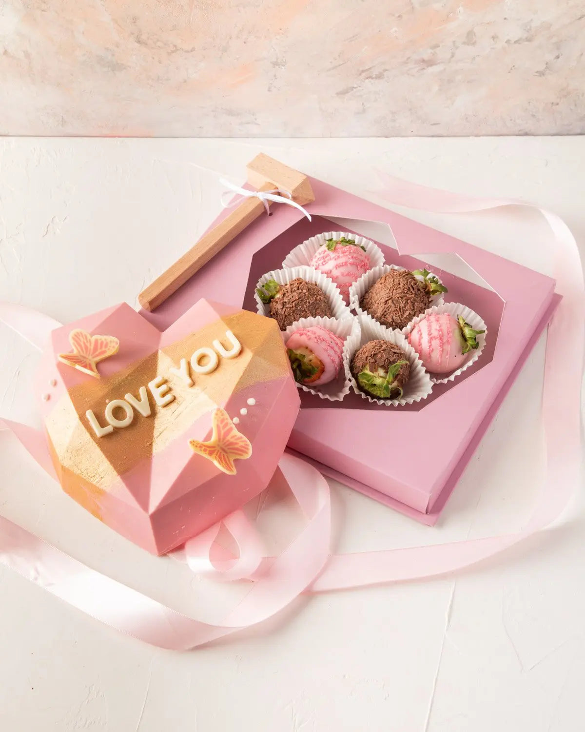 pinata-heart-with-berries-dubai