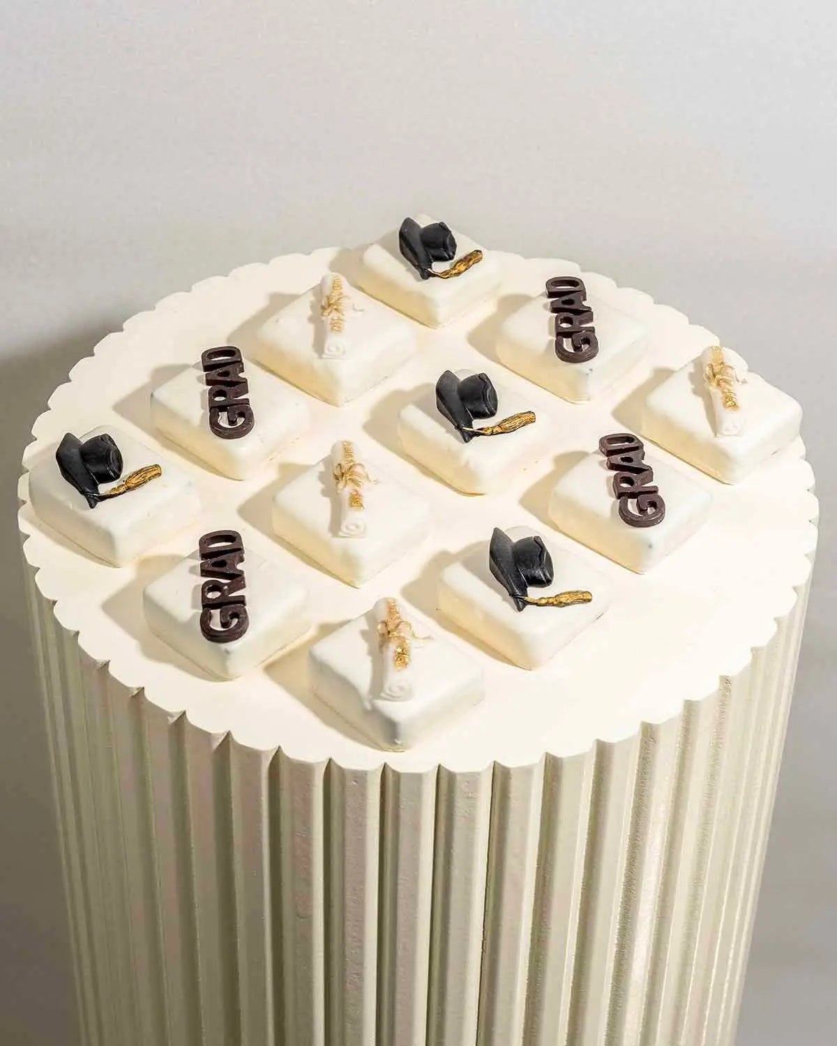 graduation-cake-bites-2024-dubai