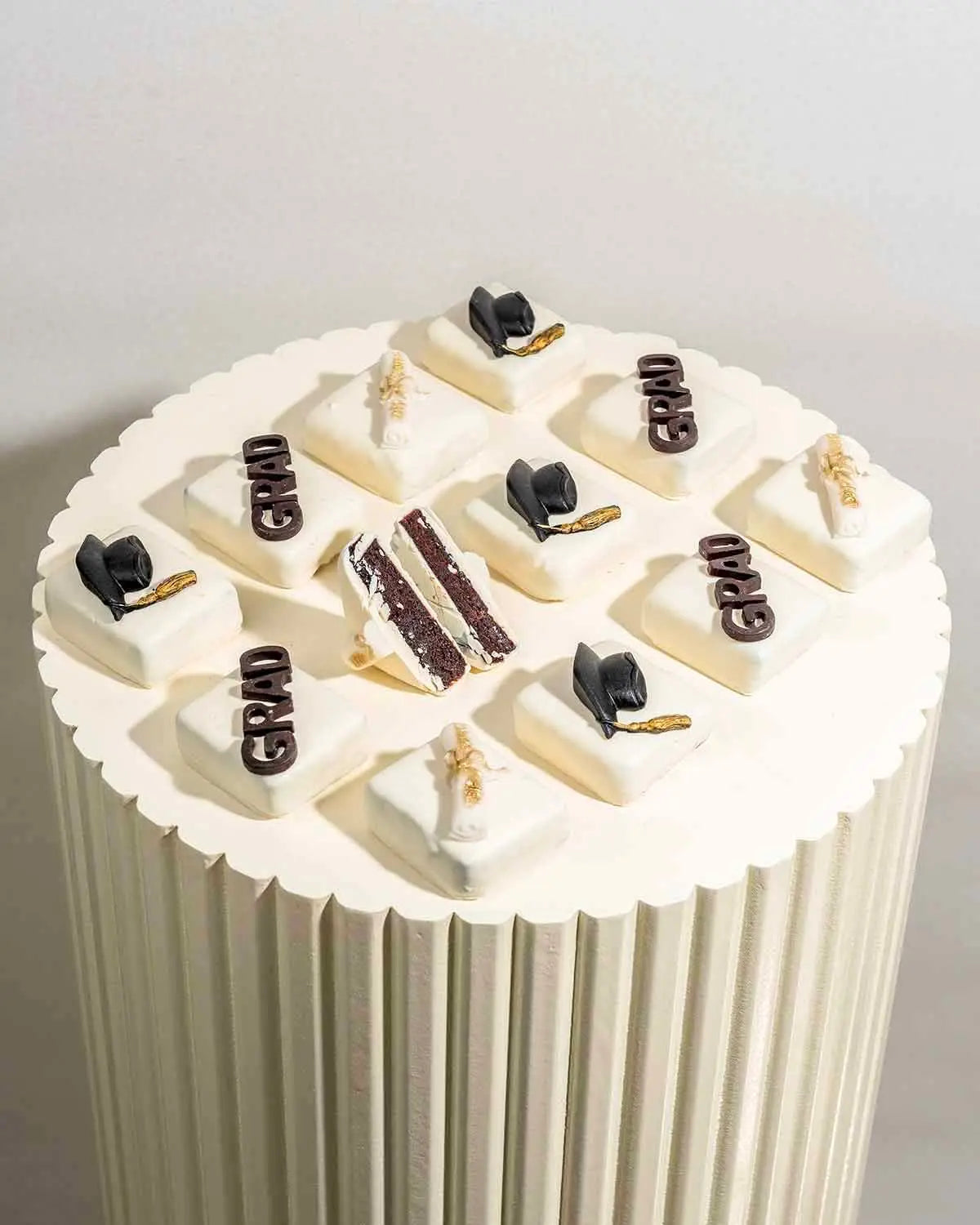 graduation-cake-bites-2024-dubai