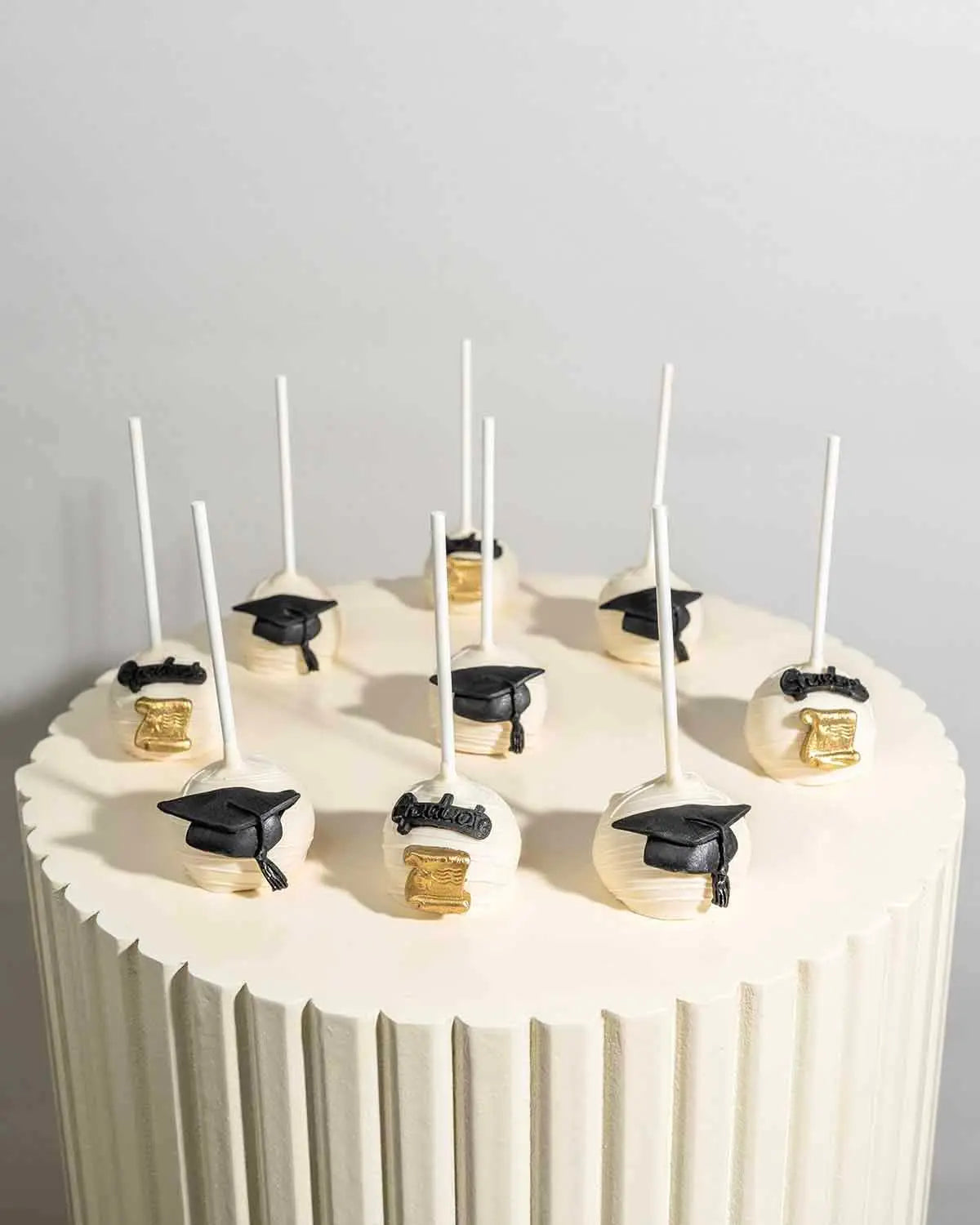 white-chocolate-graduation-cake-pops-dubai