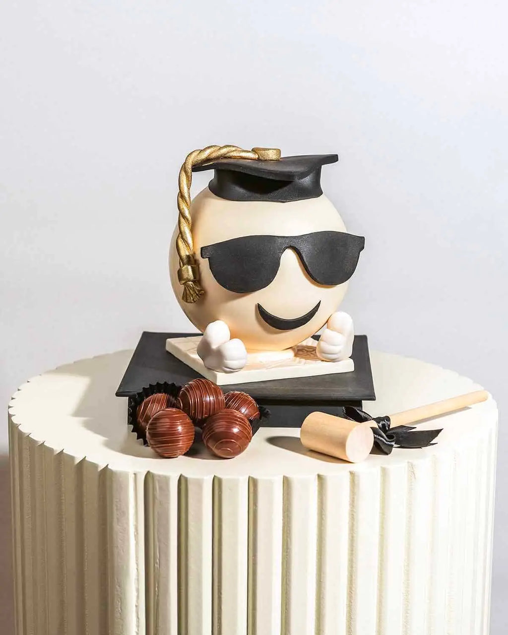 graduation-theme-smash-ball-for-him-dubai