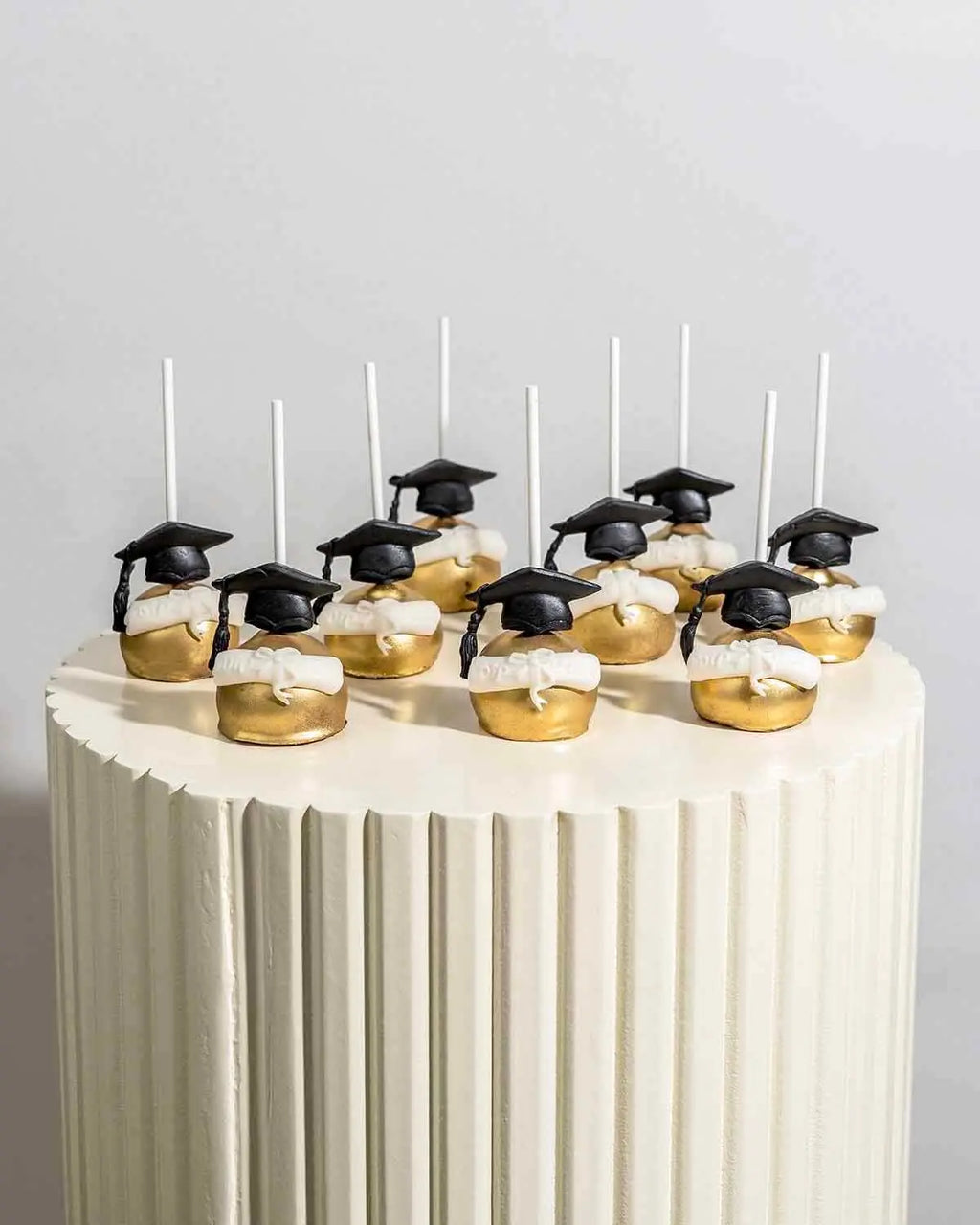 graduation-theme-chocolate-cake-pops-dubai
