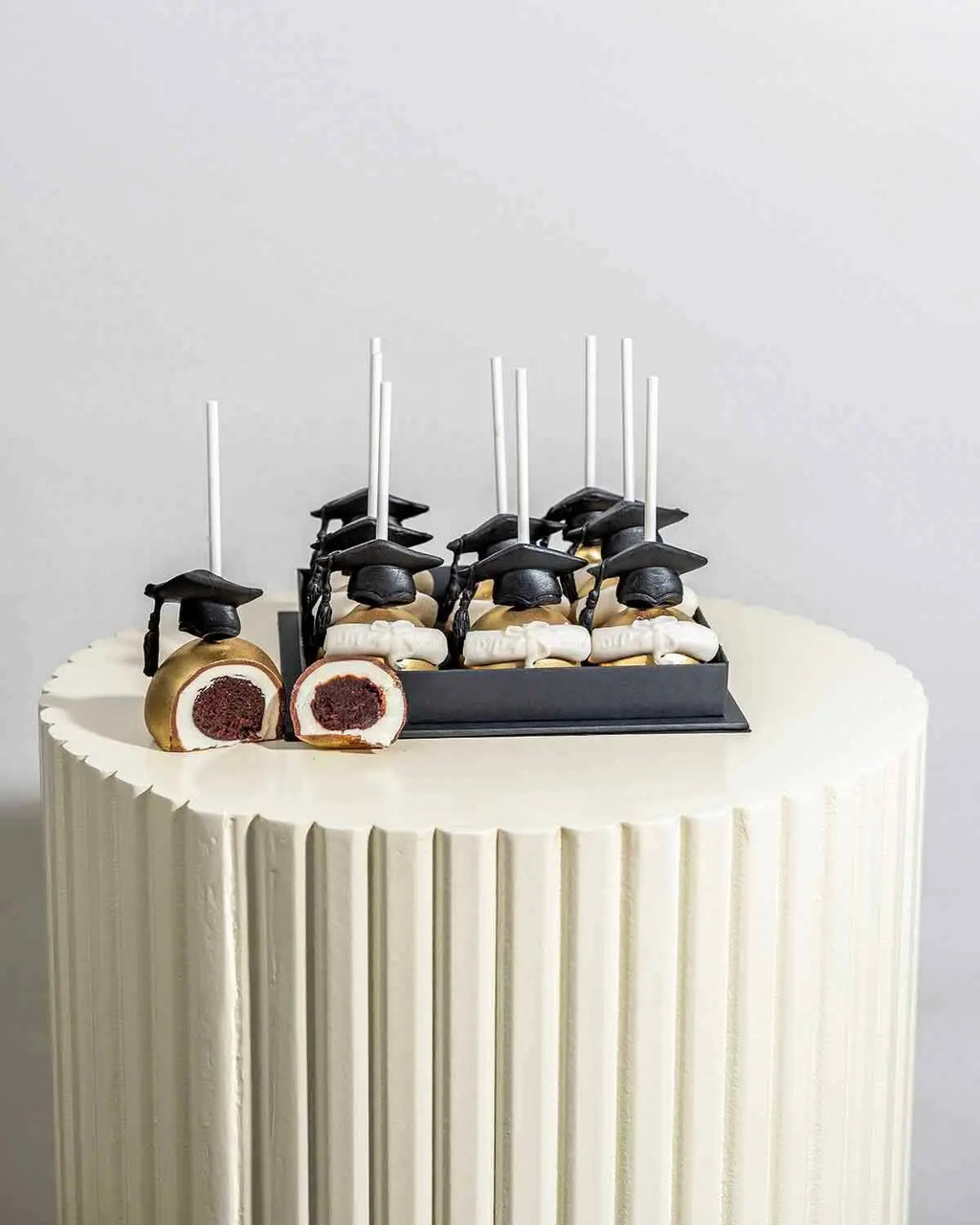 graduation-theme-chocolate-cake-pops-dubai