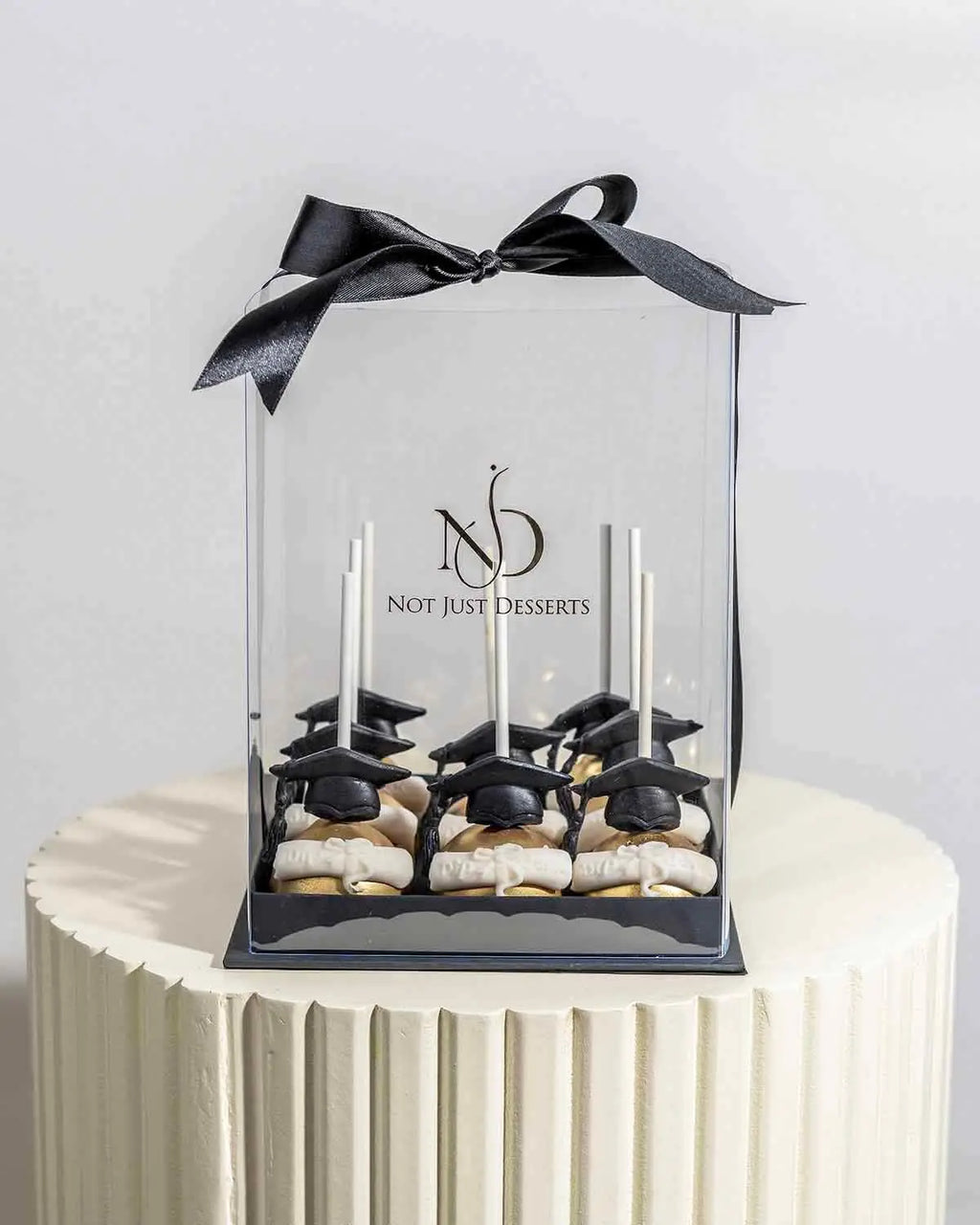 graduation-theme-chocolate-cake-pops-dubai