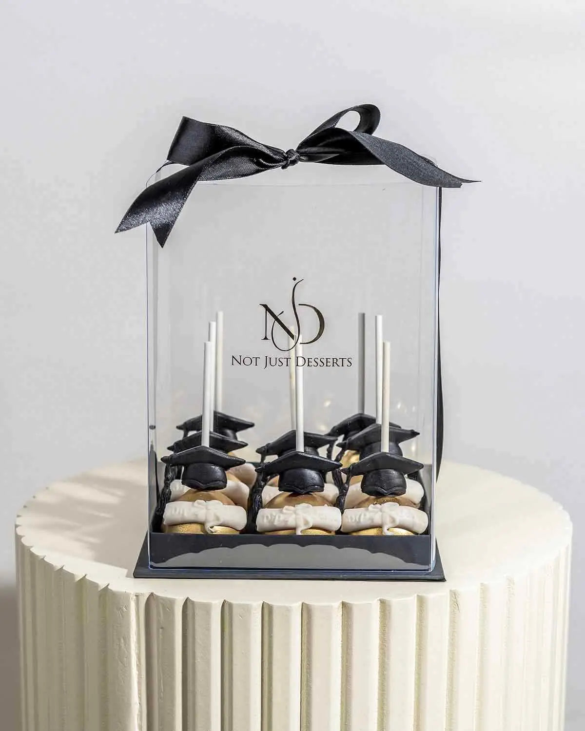 graduation-theme-chocolate-cake-pops-dubai
