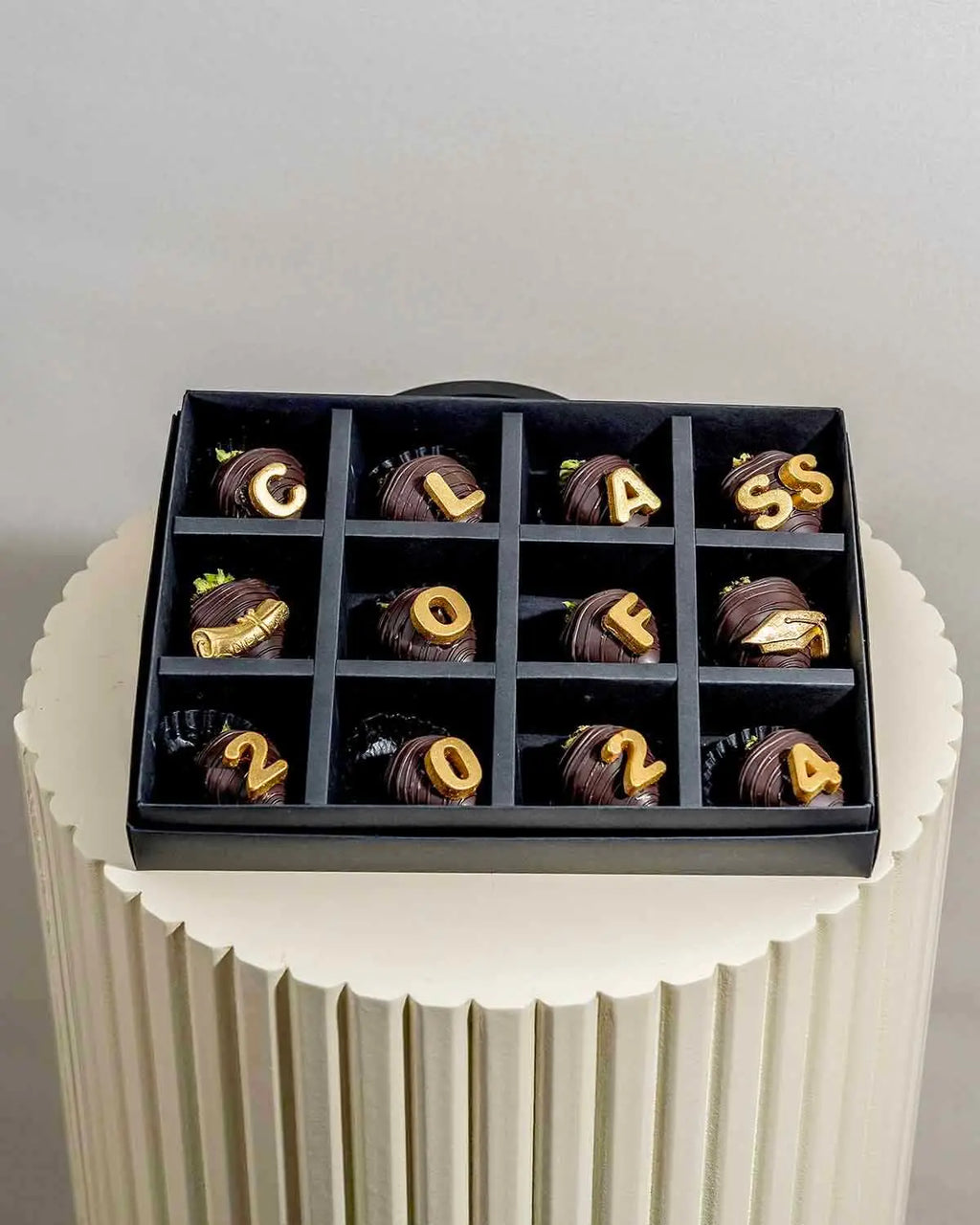 graduation-theme-12-strawberries-dubai