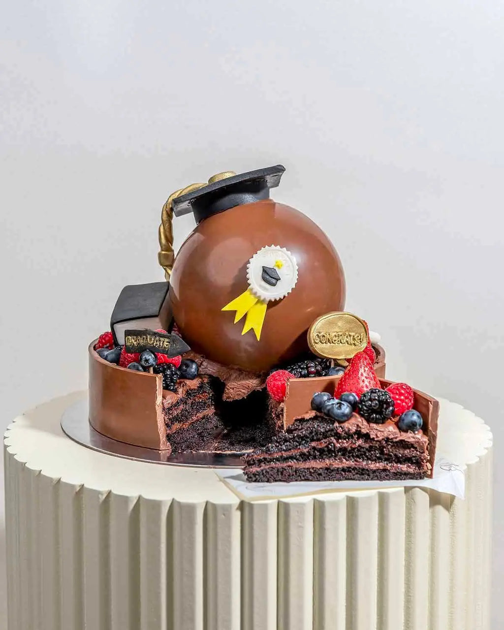 chocolate-cake-with-fresh-fruits-dubai