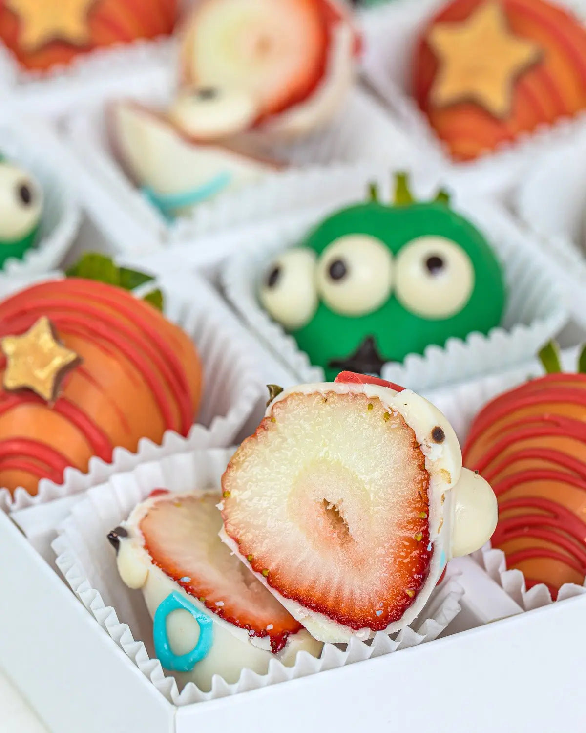 halloween-theme-chocolate-covered-strawberries-dubai