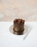 chic-and-creep-halloween-cake-dubai