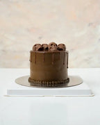 chic-and-creep-halloween-cake-dubai