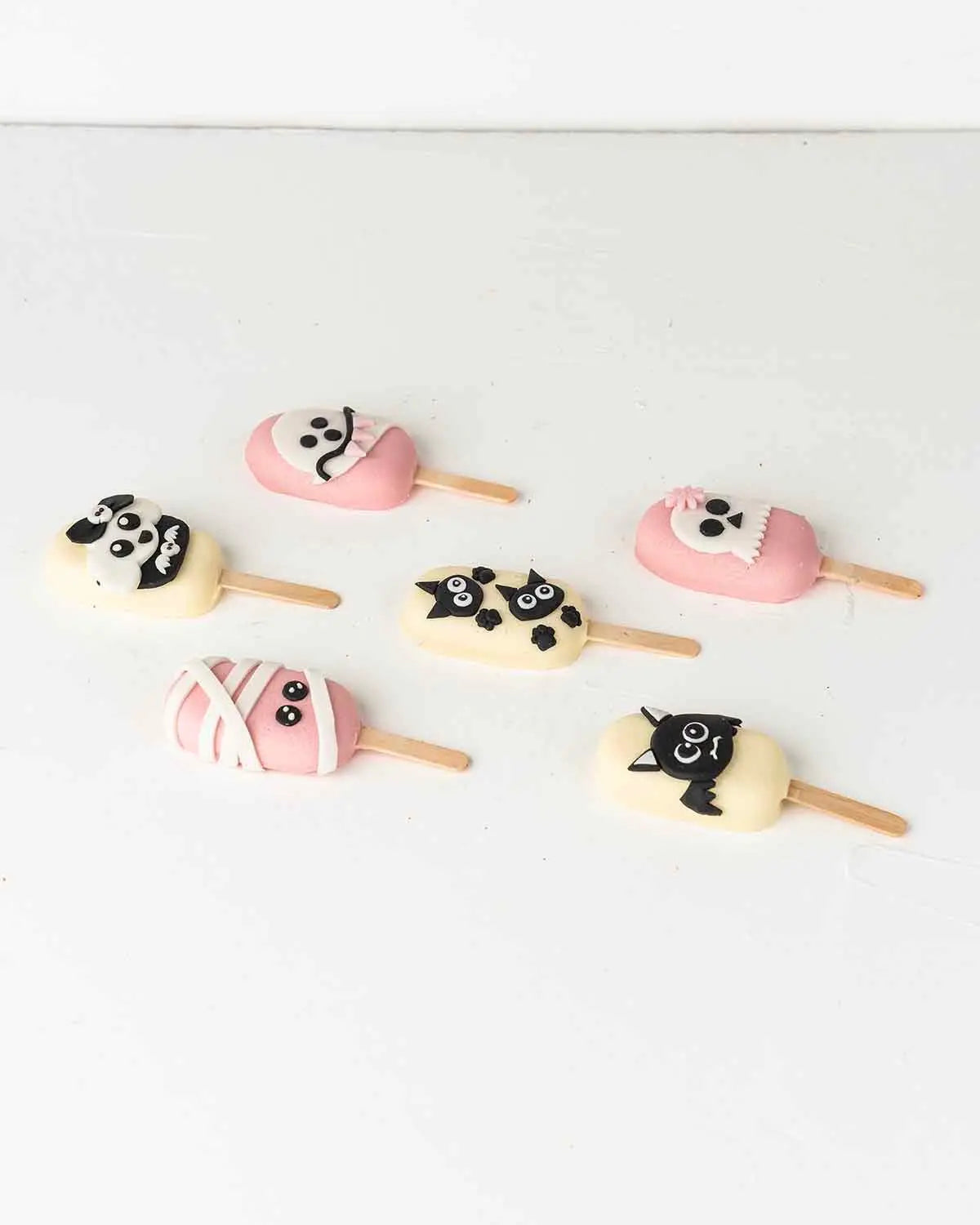 6-halloween-theme-cakesicles-dubai