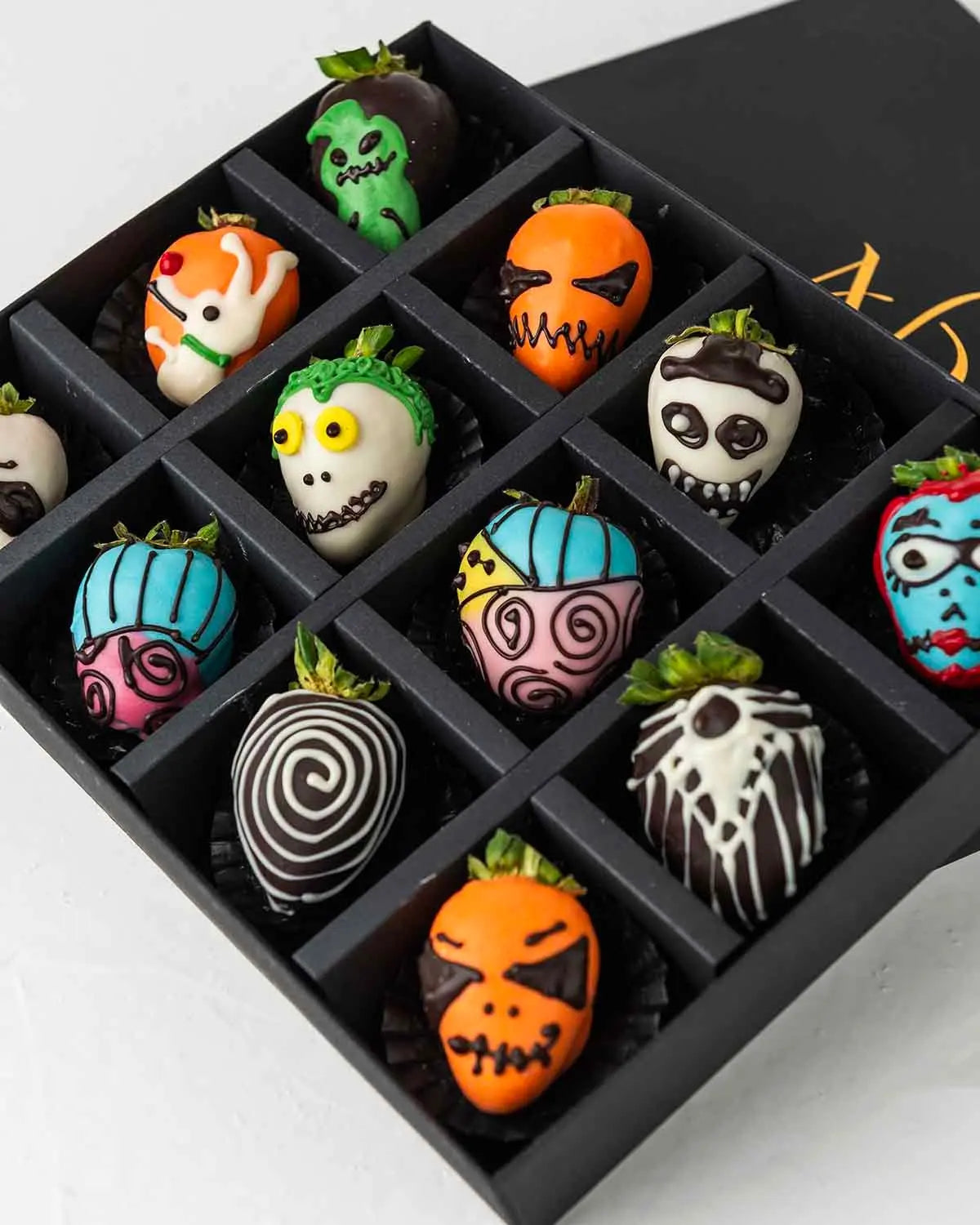 halloween-assorted-characters-strawberries-dubai