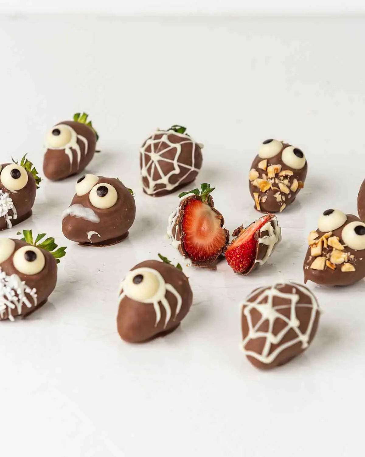 halloween-cute-ghost-strawberries-dubai