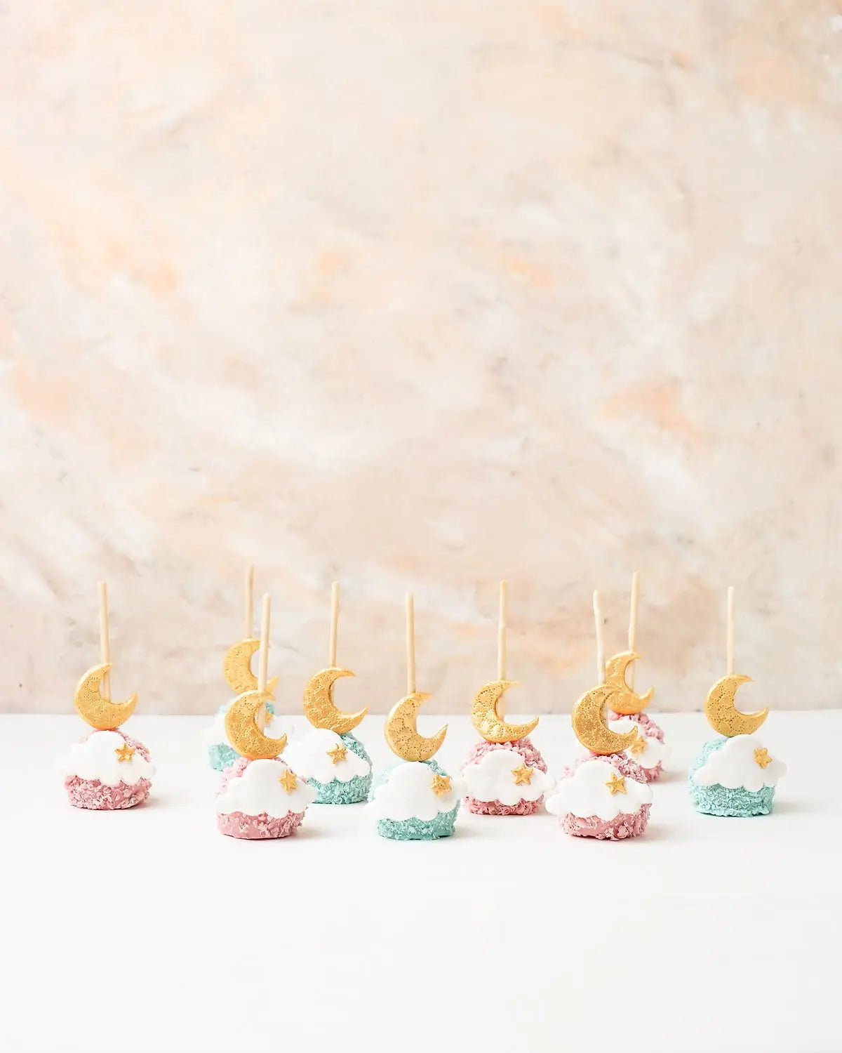 pink-and-blue-cake-pops-dubai