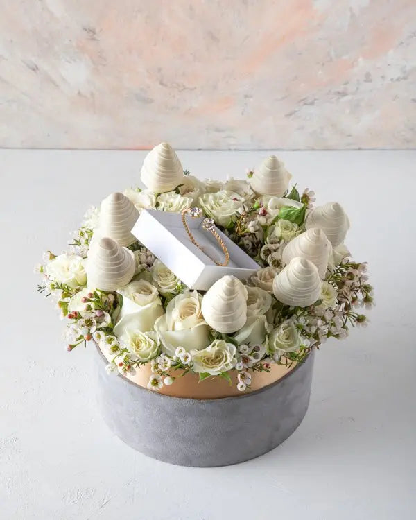 petite-drop-bracelet-hamper-dubai