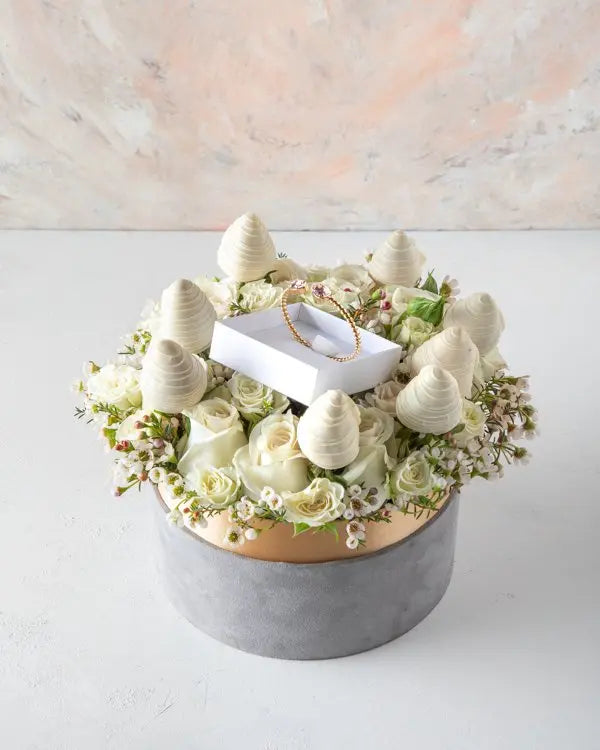 petite-drop-bracelet-hamper-dubai